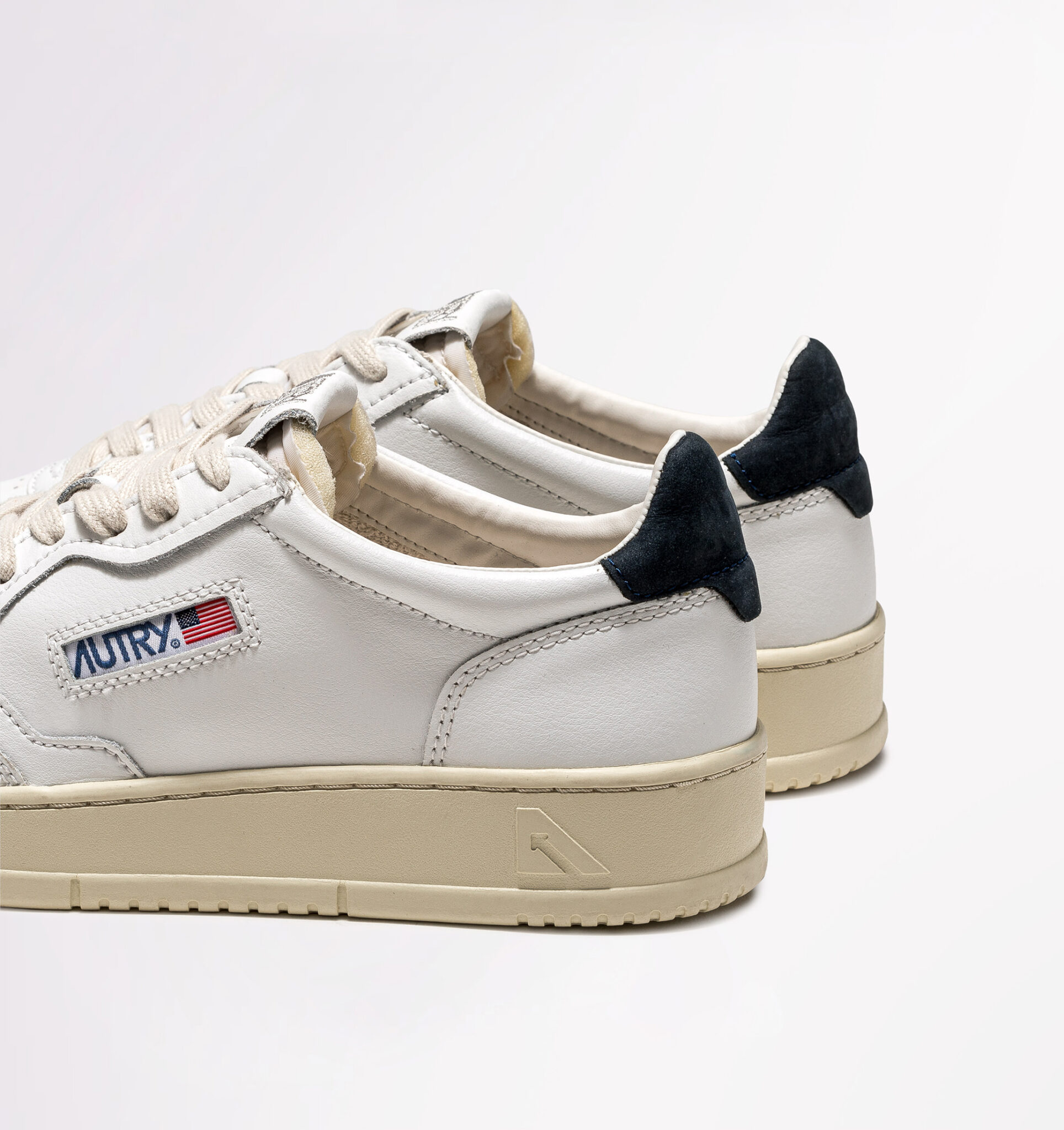 autry low sneaker 80's all white